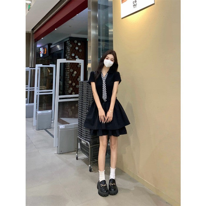 5956L_大碼女黑色連衣裙夏新款格紋領帶小黑裙收腰學院風短裙胖MM
