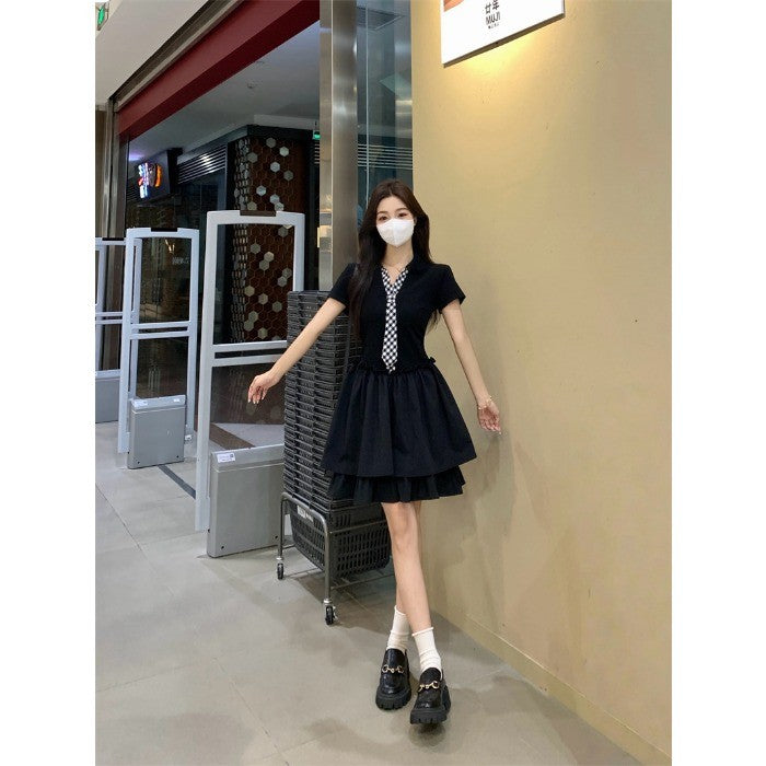 5956L_大碼女黑色連衣裙夏新款格紋領帶小黑裙收腰學院風短裙胖MM